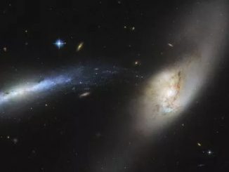 NGC 2798 ve NGC 2799 galaksileri