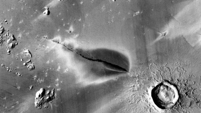 cerberus fossae yarığı